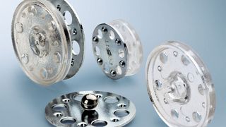 Poppit Befestiger aus dem Lieferprogramm bigHead der KVT Solutioneering Group, sorgen für fliegenden Wechsel, aber auch für dauerhaften Halt.  (Bild: KVT-Koenig)