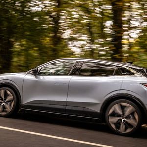 Die E-Maschine im Topmodell leistet 160 kW/218 PS und liefert 300 Newtonmeter an Drehmoment.(Bild:  Renault)