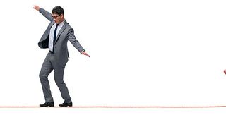 Wer während einer Krise technische Lösungen erst improvisieren muss, kann schnell mit IT und Businessanwendungen ins Straucheln geraten. (Bild: © Elnur - stock.adobe.com)