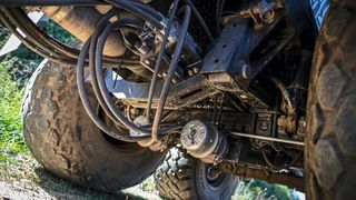 Mit der hydraulischen Antriebsachse Agro Drive von BPW wühlen sich Anhänger aus eigenem Antrieb aus dem Schlamm.  (BPW Bergische Achsen KG)