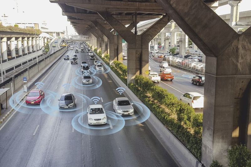 Die MIPI Alliance will ein Standardformat für den Austausch von kinematischen Sensordaten erarbeiten. Dafür hat die Branchenorganisation die „Kinematics Working Group“ ins Leben gerufen. Die Arbeitsgruppe wird zunächst ein einheitliches Kinematic Streaming Format (KSF) entwickeln, das die Datenübertragung bei Radar- und Lidar-Anwendungen in Automobilindustrie, Robotik und anderen kinematischen Bereichen optimiert. (Bild:  © Akarat Phasura - stock.adobe.com)