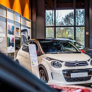Im Showroom haben fünf Fahrzeuge Platz.(Bild:  Olaf Malzahn/Klaus+Co)