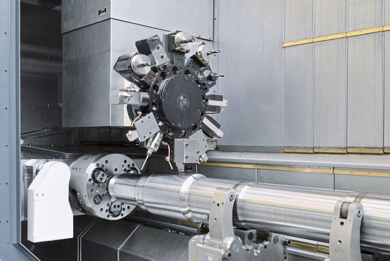 Horizontale VDF Boehringer VDF T Drehzentren ermöglichen die wirtschaftliche Fertigbearbeitung von Eisenbahnachsen mit höchster Präzision in einer Aufspannung.(Bild:  FFG)