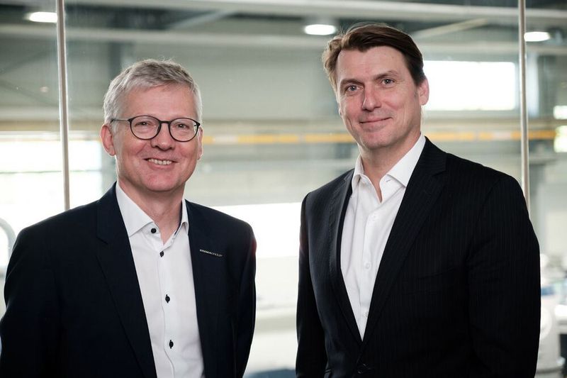 Manfred Hackl, CEO Erema Group (links) mit Günter Stephan, Head of Mechanical Recycling, Borealis Circular Economy Solutions  (Borealis)