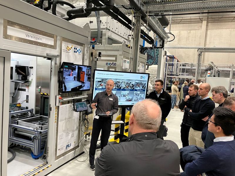 Visit to the Karlsruhe Research Factory: Battery production in the wbk hall. (Image:VCG)