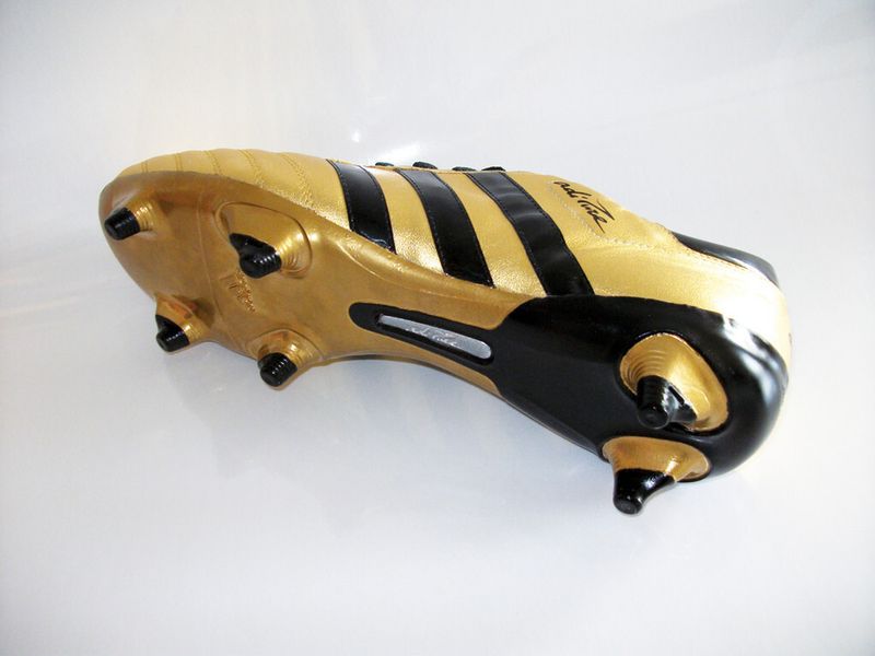 Unübertroffene Genauigkeit und Oberflächenqualität: Der 3D-Druck vermittelt eine genaue Vorstellung vom künftigen Fussballschuh. (Bild: Adidas)