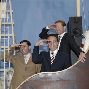 Das Management-Team von Ingram Micro auf großer Fahrt (v.l.n.r.): Geschäftsführer Robert Beck, Vice-President Sales Marcus Adä und Vorsitzender der Geschäftsführung Gerhard Schulz.