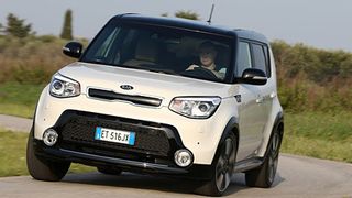 Kia hat den Soul überarbeitet. Die kantige Form blieb, allerdings mit rundlichen Ecken und hochwertiger Innenraumanmutung. (Foto: Kia/Wolfgang Groeger-Meier)