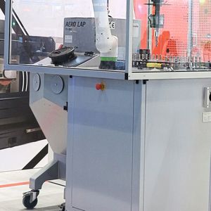 With the robotic automation of the proven AeroLap system, Okamoto introduces a unique solution to the market, offering a true performance booster, especially for tool manufacturers and mold makers.(Image: Okamoto)