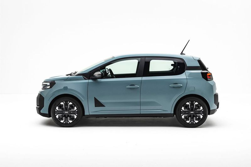 Auffällig sind die kurzen Überhänge. (Bild: Dacia)