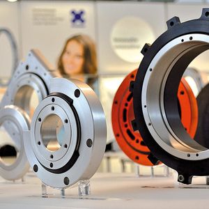 Franke bringt zur Hannover Messe Leichtbau- und Speziallager mit. Letztere lassen sich individuell an den Einsatzfall anpassen.