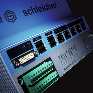 Bild 2: Das Steuerungssystem der Reihe XCx 1100 bietet SPS und CNC plus PC-Funktionalität für Bedienung und Visualisierung. 