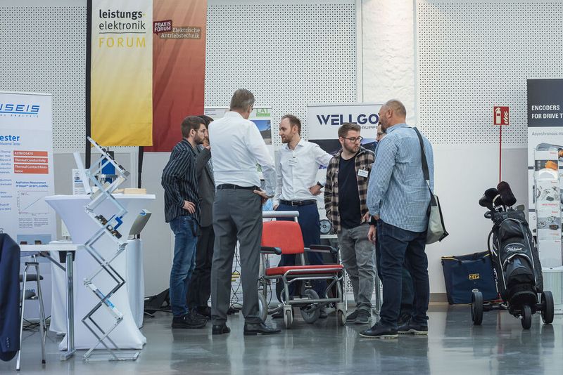 Unter dem Motto „Power of Electronics” versammelten wir am 18. und 19. Oktober 2022 sechs Elektronikkonferenzen in Würzburg: Entwicklerforum Leistungselektronik, DC/DC-Wandler-Tag, Schaltnetzteiletag, Batteriepraxis Forum, Praxisforum Elektrische Antriebstechnik und Cooling Days. Auch 2023 findet Power of Electronic statt. Merken Sie sich bereits jetzt den Termin vor: 17. bis 18. Oktober 2023.  (Bild: Stefan Bausewein )