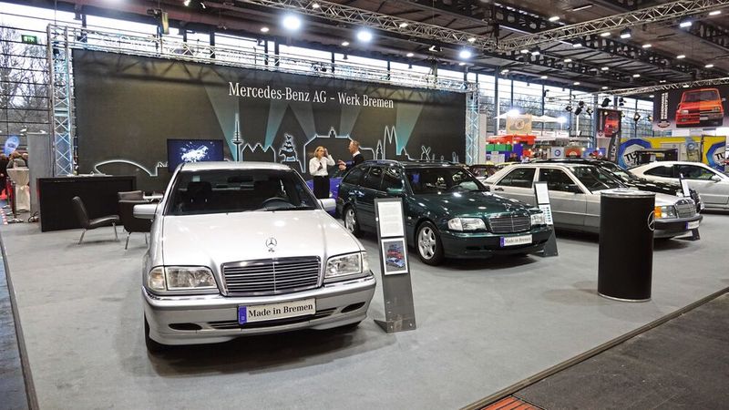 Neben einer Stuttgarter ist Mercedes-Benz auch eine Bremer Marke. Das Werk dort wurde 1938 von Borgward als Stammwerk gebaut. Nach dem Konkurs übernahm es Hanomag und später Daimler-Benz, seit 1969 an Hanomag-Henschel beteiligt. Anfangs wurden dort der Harburger Transporter und der Nachfolger Mercedes-Benz T 1 gebaut, später das T-Modell des W 123.  (Bild: Dominsky –  »kfz-betrieb«)