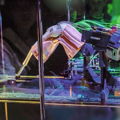 Der im Rahmen des Projekts Miracle II an der Universität Basel entwickelte Chirurgieroboter war auch auf der Weltausstellung 2025 im japanischen Osaka ein Highlight. (Bild: Universitätsspital Basel: Kai-Marie Schimanski, Carl-Victor Krüger und Aidan Alberola)