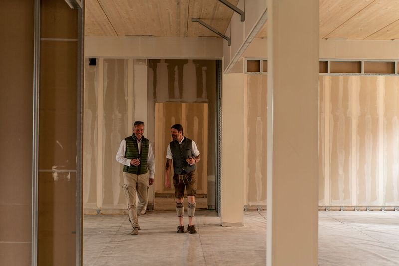 Die Erstbegehung der Innenräume… (Bild: C4B)