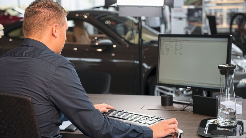 97 Prozent der Neuwagenkäufer waren insgesamt zufrieden mit dem Verkäufer bei ihrem letzten Fahrzeugkauf.(Bild:  ProMotor/T.Volz)