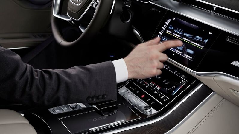 „Nur eine kurze Blickzuwendung“ muss genügen, um Einstellungen während der Fahrt per Touchscreen zu tätigen.