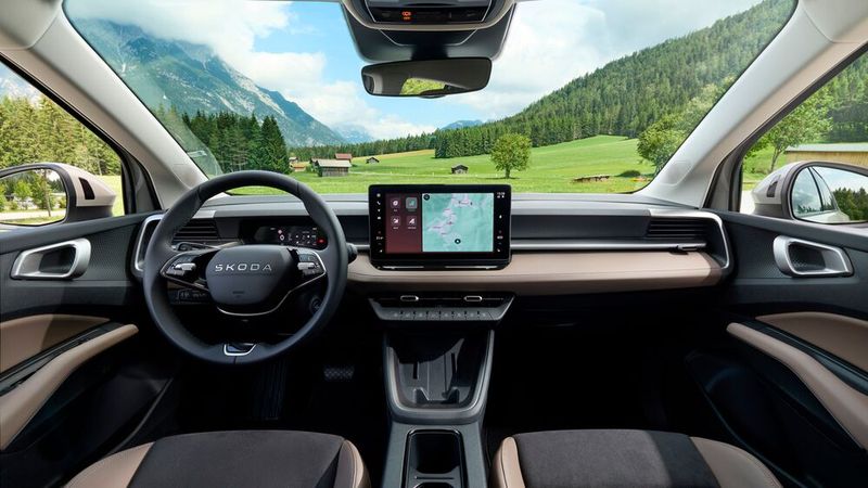 Das reduzierte und aufgeräumte Cockpit bildet eine schöne Mischung aus digitalem Hightech und konventionellen Schaltern. (Bild: Skoda)