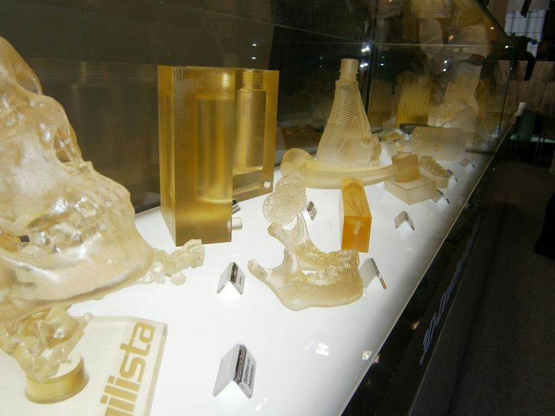 Und ab hier erleben Sie immer wieder, was es sonst noch so auf der Premiere der Moulding Expo zu erleben gab. Mit dabei sind ein Trabi, ein BMW i8, diverser Boliden der Formula Student, ein Rennsimulator, Bauteile, Werkzeugmaschinen und vieles Mehr...die Moulding Expo hat gemäß den Aussagen der Initiatoren ihr Versprechen erfüllt, der Branche eine neue, optimierte Präsentationsplattform zu bieten. (Bild: Königsreuther)