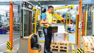 Der neue Zarges Akku Safe Universal XL ermöglicht sicheren Gefahrguttransport von großen Lithium-Ionen-Akkus. (Bild: Zarges)