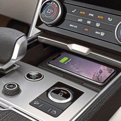 Wie hier beim Range Rover der Baureihe L460 existiert oft für die EPB kein expliziter Schalter. Stattdessen wird beim Range Rover die Getriebetaste P betätigt. (Bild: Jaguar Land Rover)