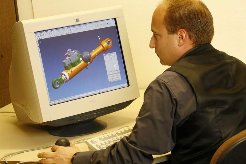 Hydraulikzylinder nach Kundenwunsch: Mit dem elektronischen Katalog E-Kat können alle möglichen Produktvarianten in 3D am Bildschirm konfiguriert werden. (Archiv: Vogel Business Media)