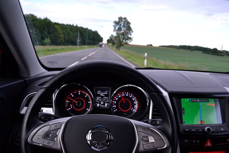 Das Multifunktionslederlenkrad ist ebenfalls mit einer Heizspirale ausgestattet. (Michel / »kfz-betrieb«)