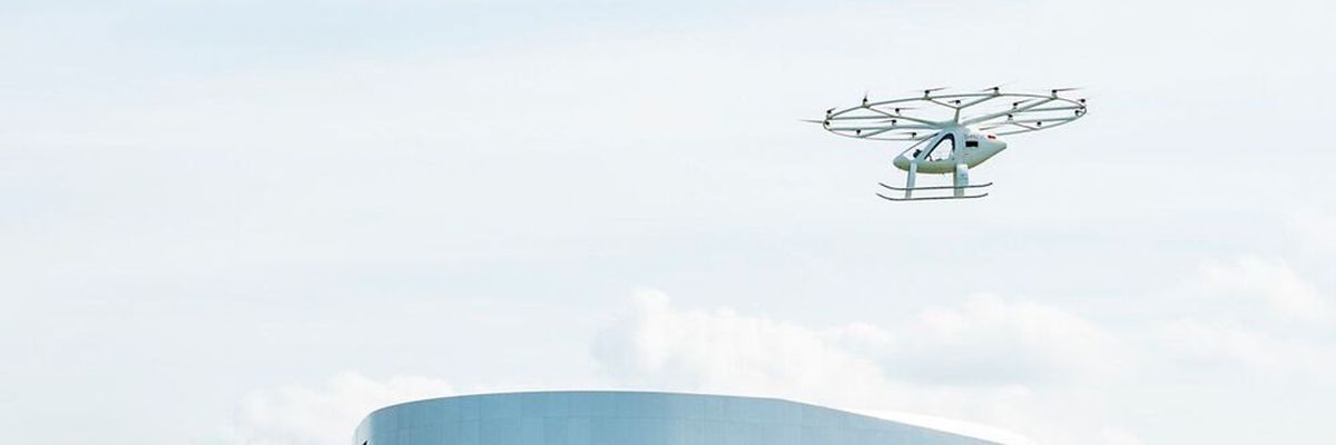 Exclusively in front of the Mercedes-Benz Museum in Stuttgart: First successful urban flight of the Volocopter in Europe.