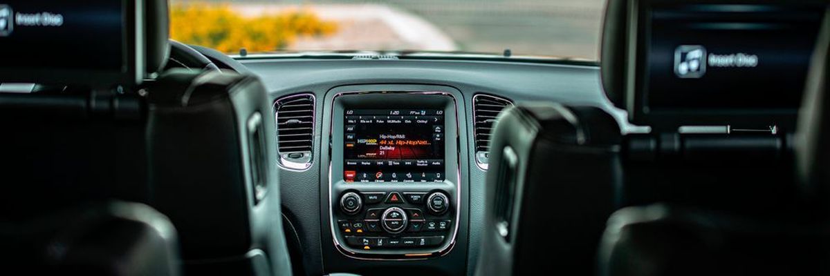 LC displays play an important role in modern infotainment systems. Modern measurement technology can be used to examine the quality of the displays installed.