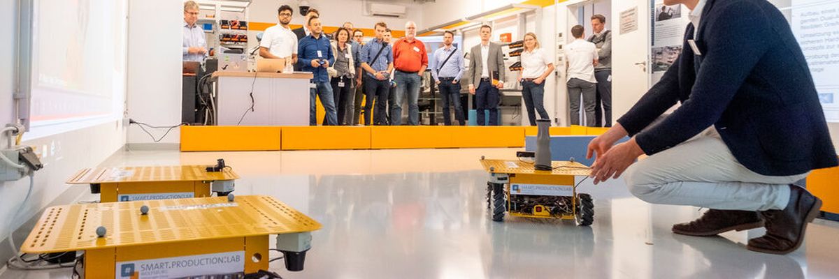 The autonomous transport robots are camera-based monitored and can be positioned with an accuracy of less than half a millimetre. At Volkswagen's Smart Production Lab in Wolfsburg, the software and algorithms behind the control system are developed.