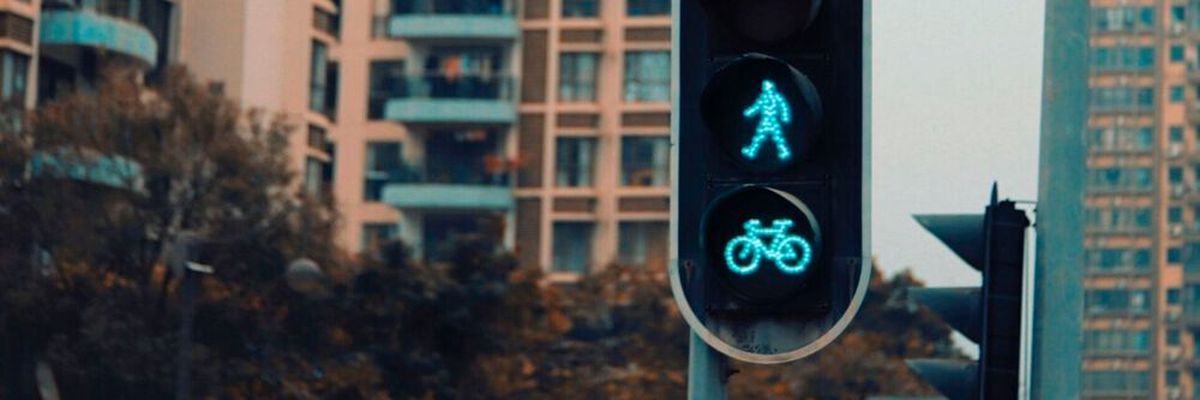 The number of road deaths in the EU decreased by 43 percent between 2001 and 2010, and by another 21 percent between 2010 and 2018.