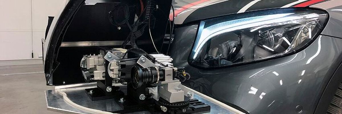 Modern vehicle lighting systems support optimal street lighting with automatic lighting functions, cameras and sensors.