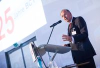 Prof. Dr. h.c. Horst Weitzmann, Gesellschafter der Badischen Stahlwerksgruppe und Aufsichtsratsvorsitzender, fasste die Historie des Unternehmens auf der Jubiläumsfeier in sehr ergreifende Worte.