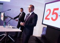 Die beiden Vorstandsmitglieder der BCT Technology AG Klaus Erdrich (links) und Jürgen Hillemann bedanken sich in ihrer Rede auf der Jubiläumsfeier bei ihrer Muttergesellschaft, der Badischen Stahlwerke GmbH, bei ihrem Partner Siemens PLM Software sowie bei ihren Mitarbeiter-/innen und Kunden.