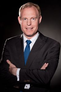 Dr. Linus Gemmeke ist Studienleiter und Partner bei der Personalberatung Rochus Mummert. Dr. Linus Gemmeke ist Studienleiter und Partner bei der Personalberatung Rochus Mummert.