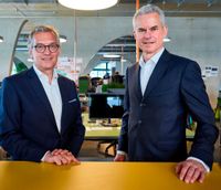 „Strategie besteht heute zum großen Teil aus IT”, so Ralf Hofmann, Vorsitzender der Geschäftsführung und Gründer von MHP, links im Bild. Rechts: Eberhard Weiblen, Vorsitzender der Geschäftsführung von Porsche Consulting.