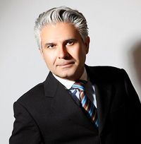 Dr. Mehran Khazami ist Gründer und Inhaber der DK International Akademie in München.