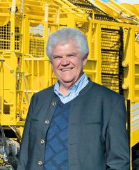 Hermann Paintner hat weder eine technische Ausbildung noch ein Ingenieurstudium absolviert. Trotzdem ist aus dem ehemaligen Landwirt ein erfolgreicher Maschinenbauer geworden.