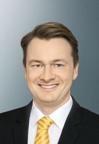 Dr. Manuel Schön; Product Management Controller, Pilz GmbH & Co. KG: „Fahrerlose Transportsysteme sind ein Beispiel für besonders dynamische Applikationen.“ Dr. Manuel Schön; Product Management Controller, Pilz GmbH & Co. KG: „Fahrerlose Transportsysteme sind ein Beispiel für besonders dynamische Applikationen.“