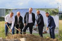 Spatenstich für den Altran Campus Wolfsburg durch CEO Werner Ferreira, das Management Team Wolfsburg und Architekt André Bühring.