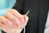 Maxon bietet Mikromotoren in Baugrößen von 4 mm bis 8 mm für die Medizintechnik an; im Bild: ein Motor in Baugröße 6 mm.