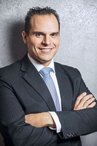 „Eine wichtige Aufgabe bei der Umsetzung dezentraler Anriebskonzepte ist ein  intelligentes Wärmemanagement, das nicht  nur über einfache I²t-Berechnungen funktioniert“, empfiehlt  Andreas Böhringer, Leiter Produktmanagement bei AMK.