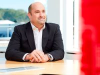 „Wir wollen die Beziehung zu unseren Kunden weiter intensivieren, denn in Zeiten der digitalen und zugleich industriellen Transformation ist ein enger Austausch die Basis des Erfolgs für beide Seiten“, erklärt Sebastian Seitz, CEO von Eplan.