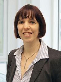 Dr.-Ing. Jana Fiedler vom SKZ gehört zu den Gewinnern: „Mit dem neuen Verfahren, das auf einer speziellen Heizhaube basiert, können Windkraft-Rotorblätter nun auch bei Außentemperaturen von weit unter 15 °C prozesssicher repariert werden.“