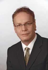 Guido Born, Produktbereichsleiter Werkstückspannsysteme bei Roemheld: „Weil das Spannelement der Marke Hilma ohne Mindestdruck funktioniert, kann es überall eingesetzt werden, wo sehr kleine Spannkräften gebraucht und besonders feinfühlig gearbeitet werden muss.“