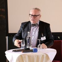 Staatsrat Henning, Staatsrat a.D., widemt sich künftig der Ausbildung des eGovernment-Nachwuchses