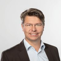 Prof. Dr. Alexander Hübner, TU München: „Die Anforderungen an die Logistik nehmen zu. Hybride Szenarien gewinnen deshalb an Bedeutung.“