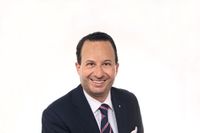 Dr. Christoph Rojahn ist Managing Director in der Business Intelligence and Investigations-Practice bei Kroll in Frankfurt/Main. Er ist auf die Leitung von komplexen und grenzüberschreitenden Ermittlungen in Fällen von Betrug, Bestechung, Korruption, Geldwäsche und Wirtschaftskriminalität spezialisiert.