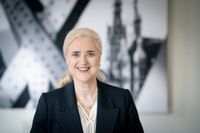 „Wir wollen von Anfang an Teil dieser H2Global-Stiftung sein, um unsere Expertise einzubringen, aber auch von den Erfahrungen anderer zu lernen“, so Angela Titzrath, die HHLA-Vorstandsvorsitzende. „Wir wollen von Anfang an Teil dieser H2Global-Stiftung sein, um unsere Expertise einzubringen, aber auch von den Erfahrungen anderer zu lernen“, so Angela Titzrath, die HHLA-Vorstandsvorsitzende.